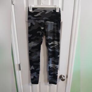 PINK Victoria's Secret Black and Gray Camouflage Leggings